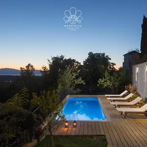 Mondinica Heritage House - Heated Pool Villa