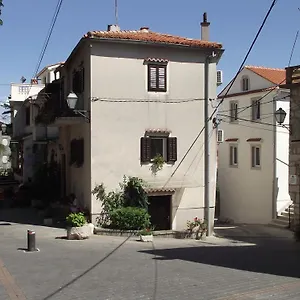 Apartments Dobrinj Appartamento