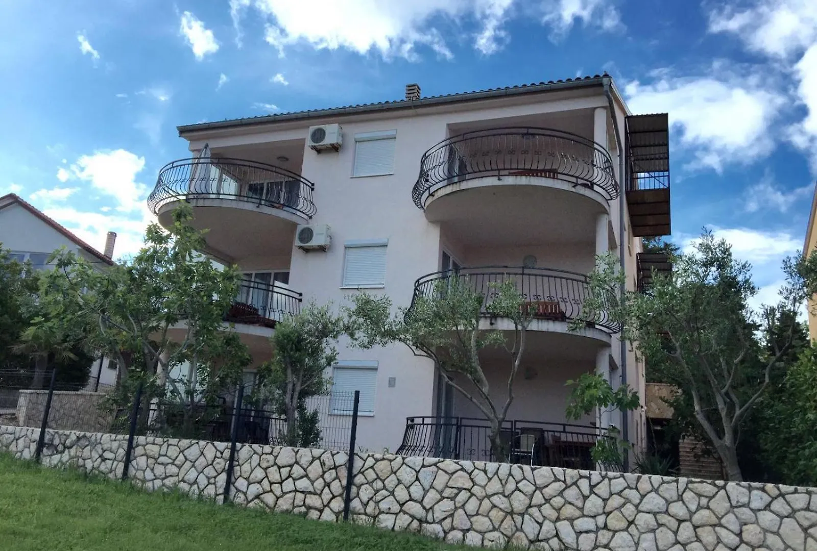 Kristina Apartmanhaz Dobrinj شقة